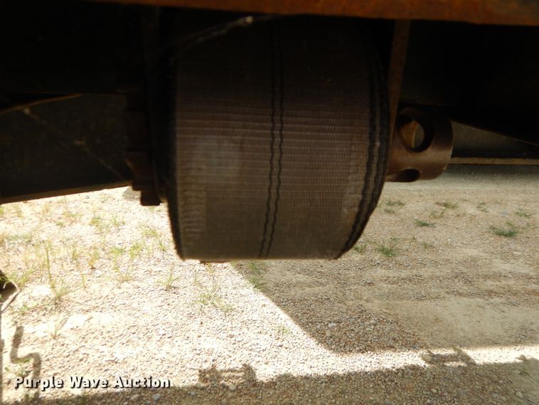 image for item EY9271 1986 Trailmobile F71T-5EAI flatbed trailer