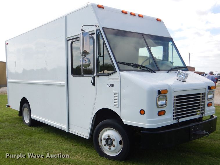 image for item EY9272 2005 Freightliner MT45 delivery truck