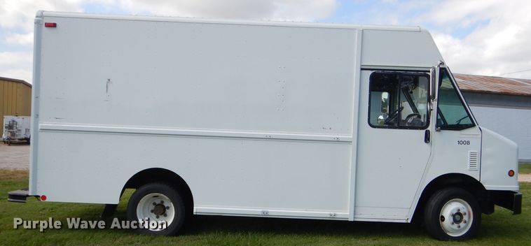 image for item EY9272 2005 Freightliner MT45 delivery truck