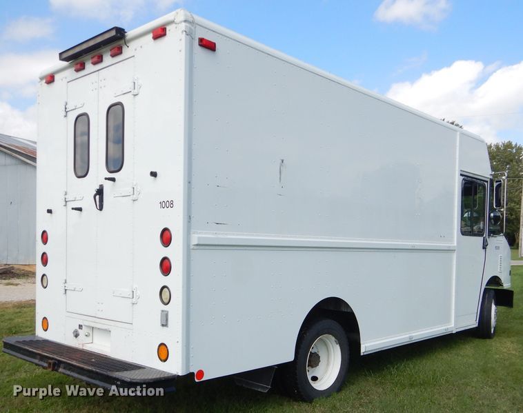 image for item EY9272 2005 Freightliner MT45 delivery truck