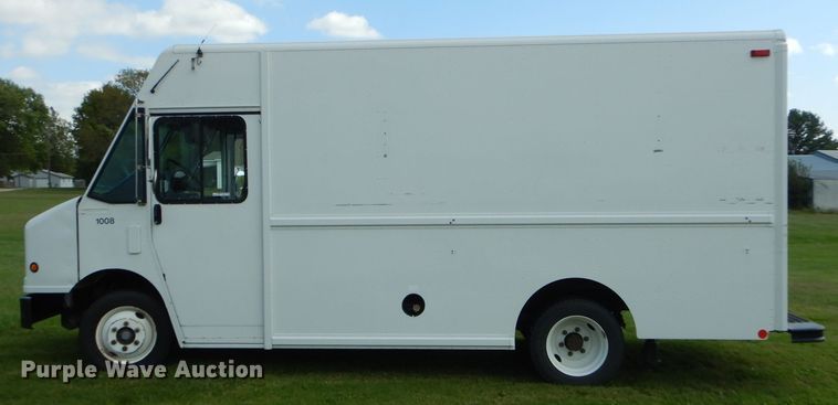 image for item EY9272 2005 Freightliner MT45 delivery truck