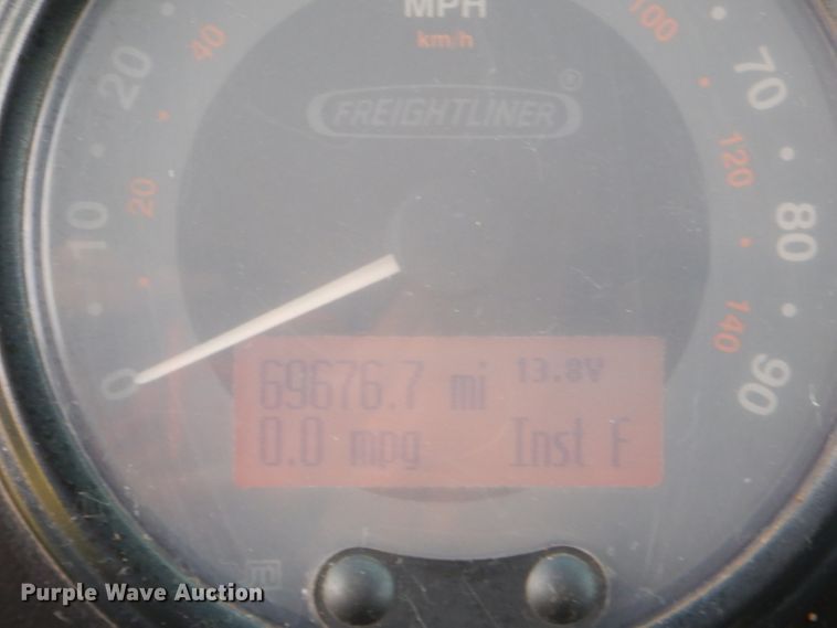 image for item EY9272 2005 Freightliner MT45 delivery truck