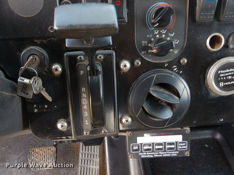 image for item EY9272 2005 Freightliner MT45 delivery truck