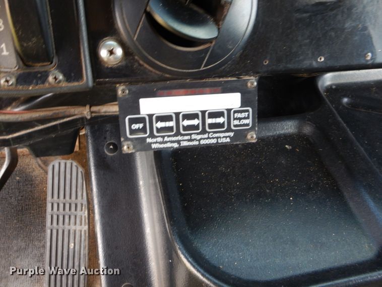 image for item EY9272 2005 Freightliner MT45 delivery truck