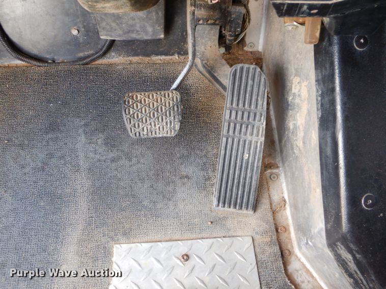 image for item EY9272 2005 Freightliner MT45 delivery truck