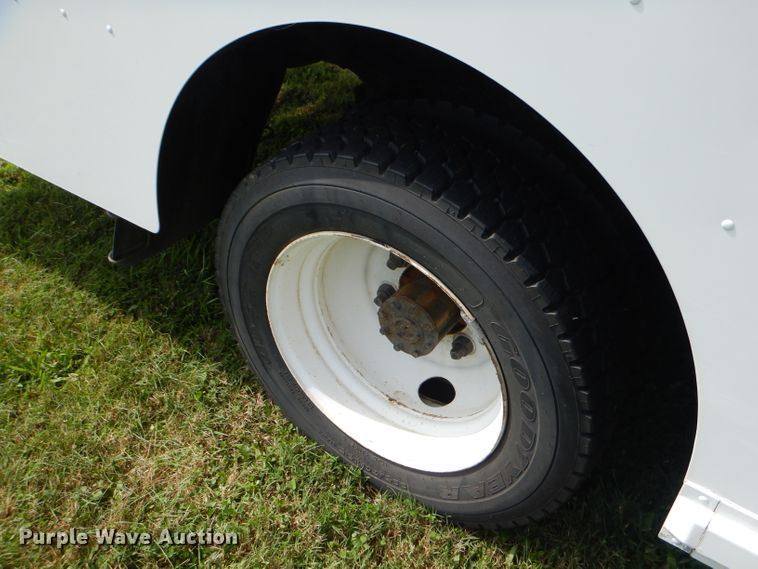 image for item EY9272 2005 Freightliner MT45 delivery truck