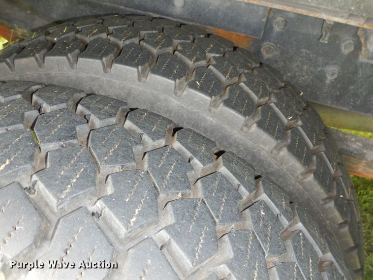 image for item EY9272 2005 Freightliner MT45 delivery truck