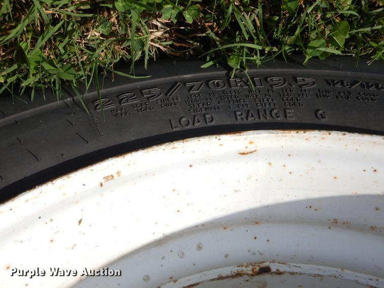 image for item EY9272 2005 Freightliner MT45 delivery truck