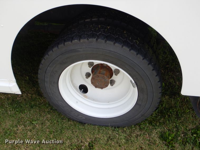 image for item EY9272 2005 Freightliner MT45 delivery truck