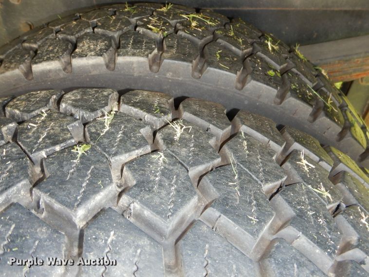 image for item EY9272 2005 Freightliner MT45 delivery truck