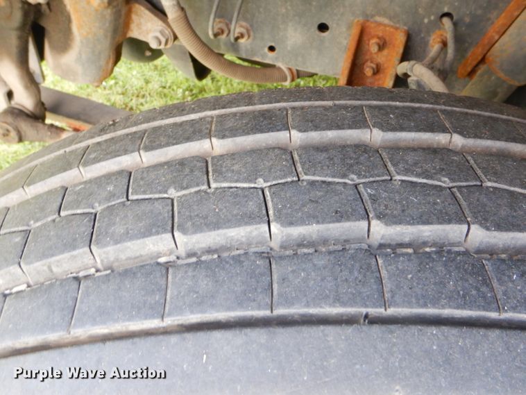 image for item EY9272 2005 Freightliner MT45 delivery truck