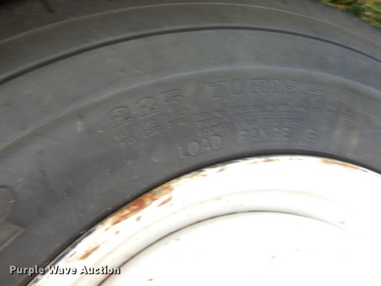 image for item EY9272 2005 Freightliner MT45 delivery truck