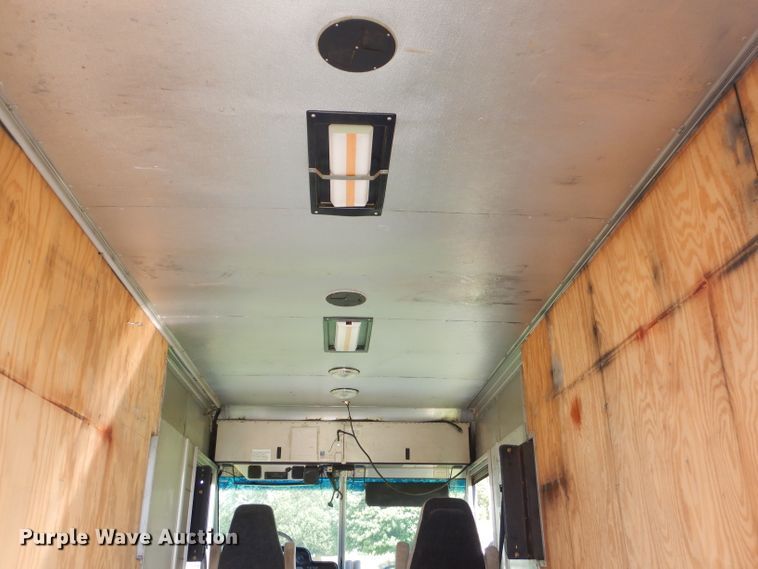 image for item EY9272 2005 Freightliner MT45 delivery truck