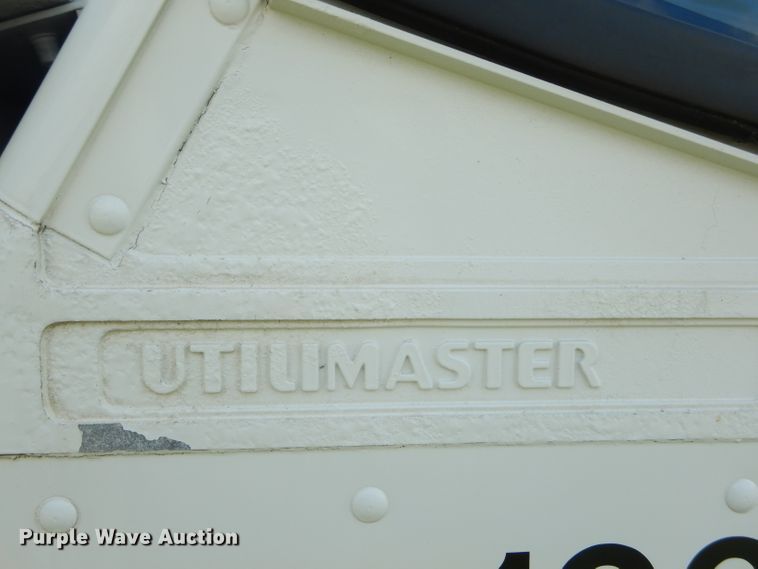 image for item EY9272 2005 Freightliner MT45 delivery truck