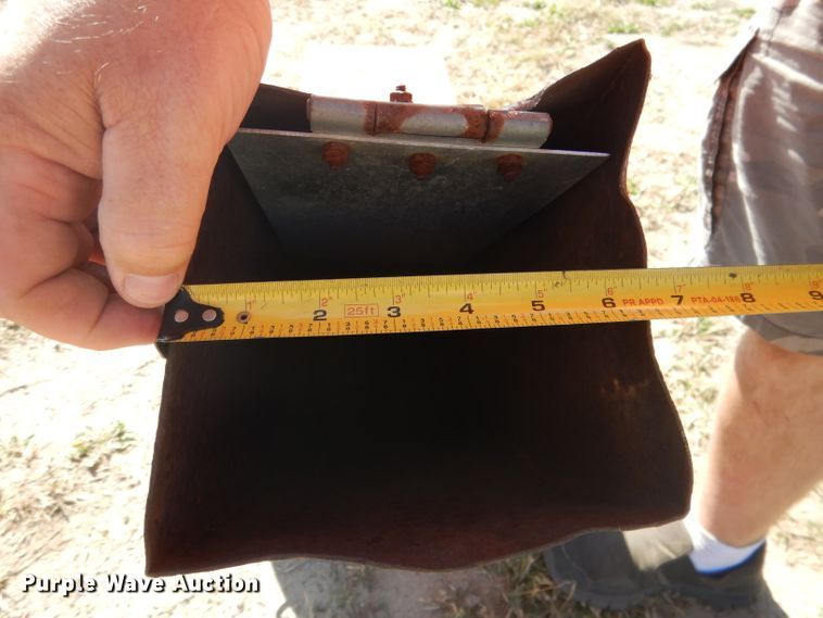 image for item FA9312 Trash spreader