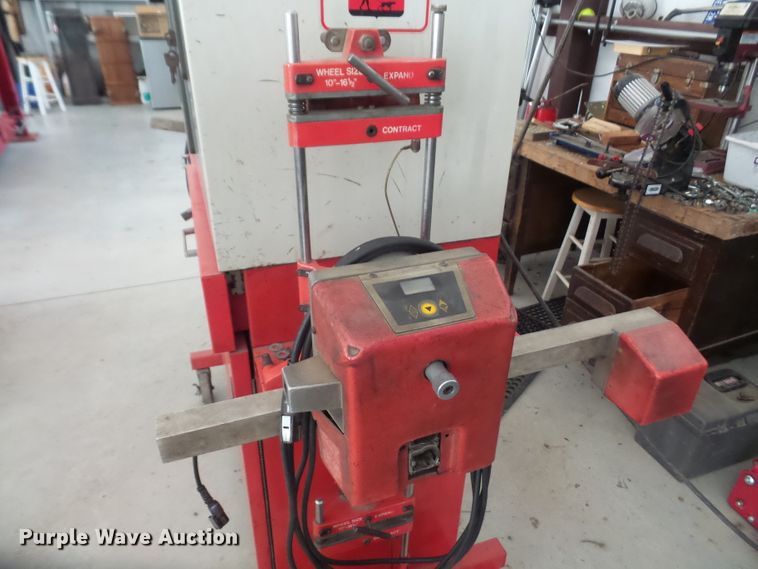 image for item FB9324 Hunter D111 four wheel alignment machine