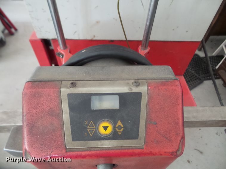 image for item FB9324 Hunter D111 four wheel alignment machine