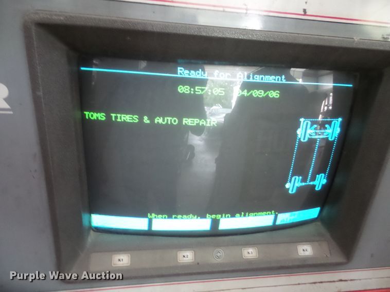 image for item FB9324 Hunter D111 four wheel alignment machine