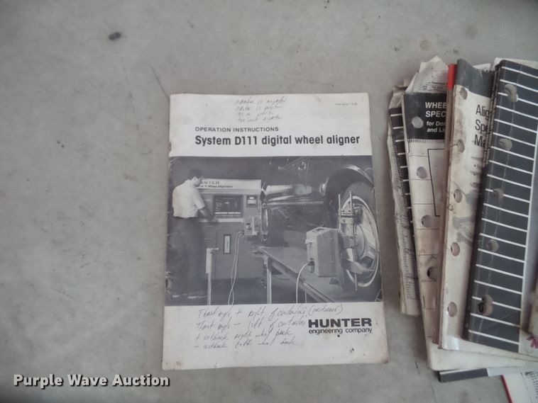 image for item FB9324 Hunter D111 four wheel alignment machine