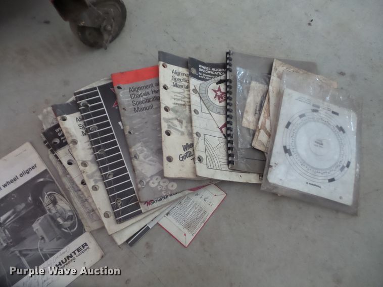 image for item FB9324 Hunter D111 four wheel alignment machine