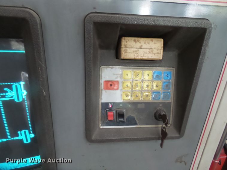 image for item FB9324 Hunter D111 four wheel alignment machine