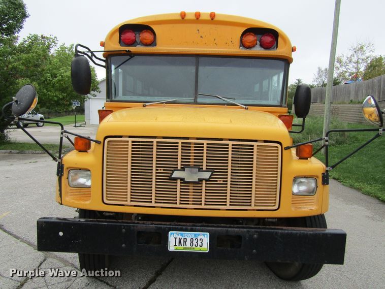 image for item FD9283 2002 Chevrolet Blue Bird school bus