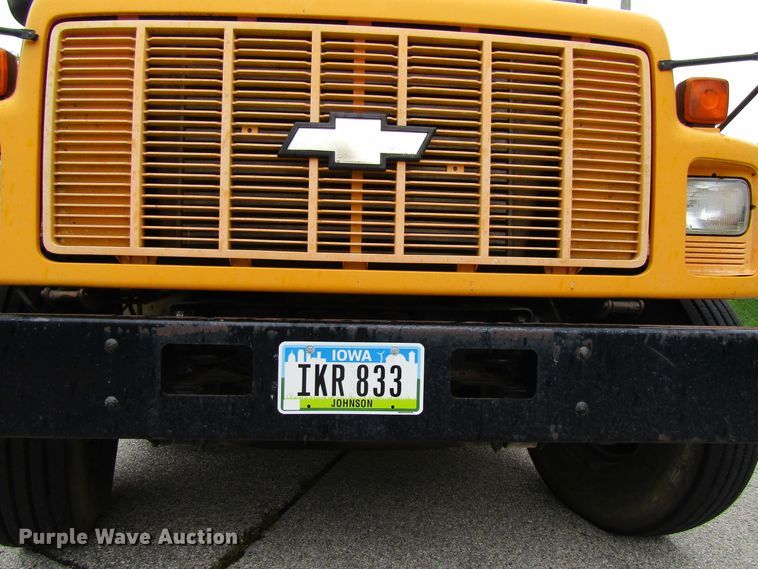 image for item FD9283 2002 Chevrolet Blue Bird school bus