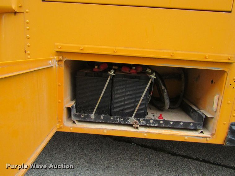 image for item FD9283 2002 Chevrolet Blue Bird school bus