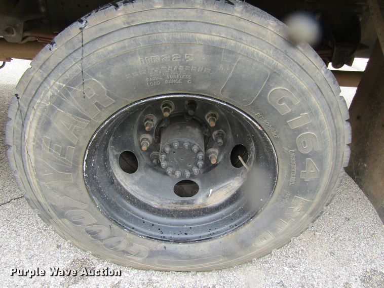 image for item FD9283 2002 Chevrolet Blue Bird school bus