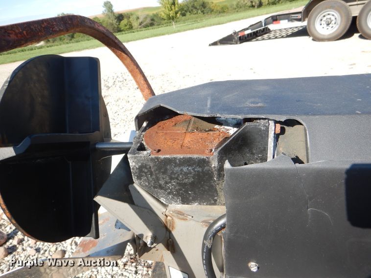 Salt Dogg TGS07 spreader in Hiawatha, KS Item FF9647 sold Purple Wave