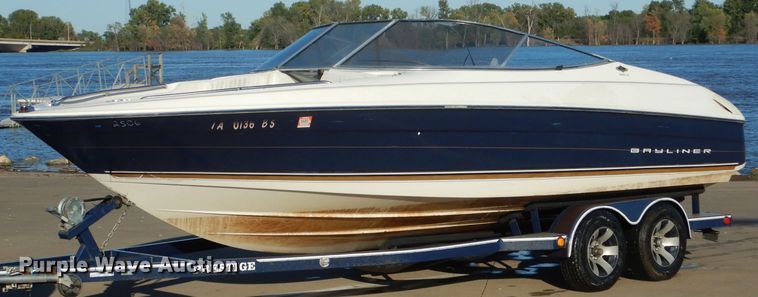 image for item FI9662 1996 Bayliner 2250LS boat