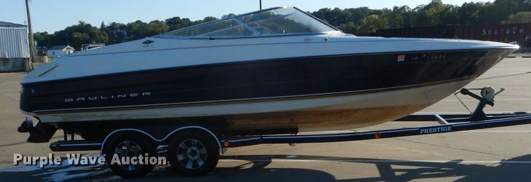 image for item FI9662 1996 Bayliner 2250LS boat