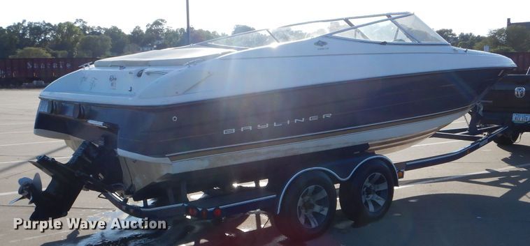 image for item FI9662 1996 Bayliner 2250LS boat