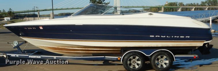 image for item FI9662 1996 Bayliner 2250LS boat