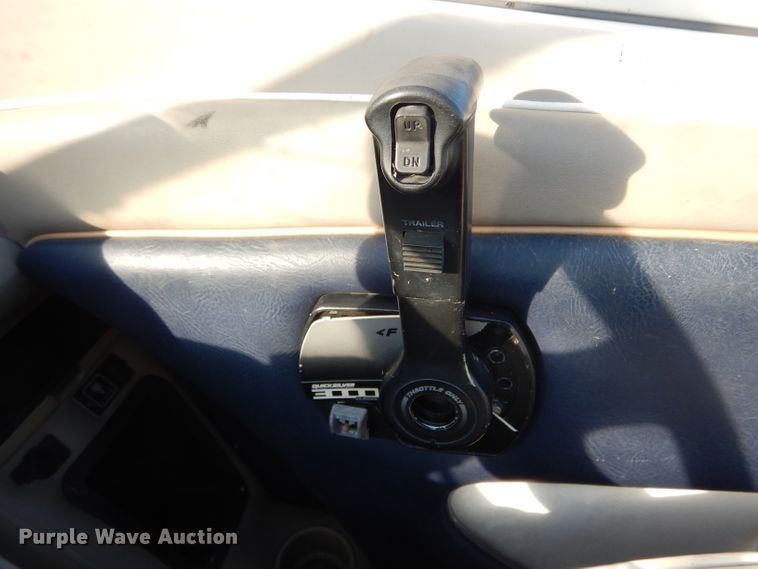 image for item FI9662 1996 Bayliner 2250LS boat