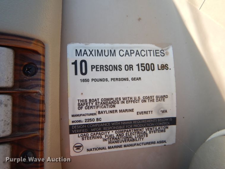 image for item FI9662 1996 Bayliner 2250LS boat