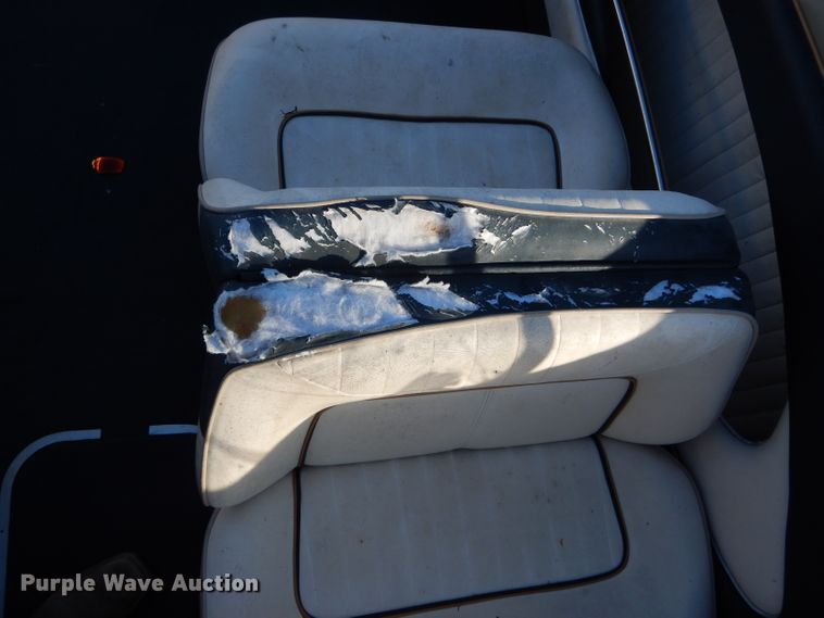 image for item FI9662 1996 Bayliner 2250LS boat