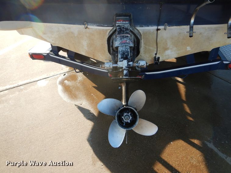 image for item FI9662 1996 Bayliner 2250LS boat