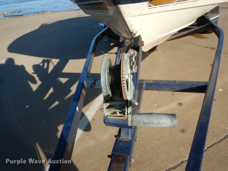 image for item FI9662 1996 Bayliner 2250LS boat