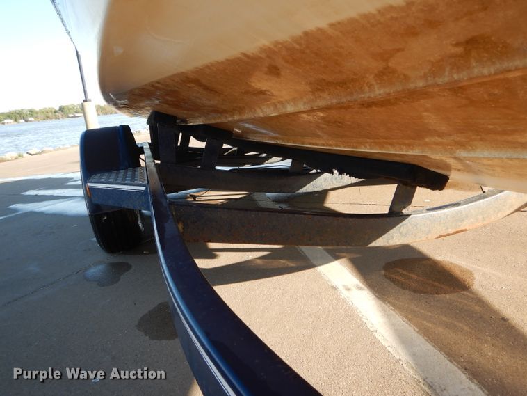 image for item FI9662 1996 Bayliner 2250LS boat