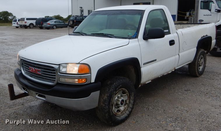 image for item FI9675 2002 GMC Sierra 2500HD pickup truck