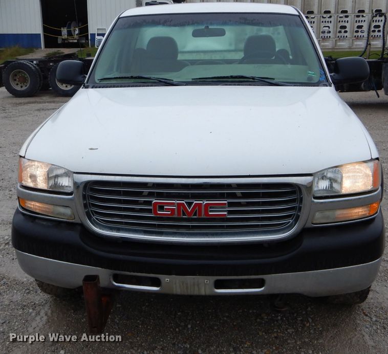 image for item FI9675 2002 GMC Sierra 2500HD pickup truck