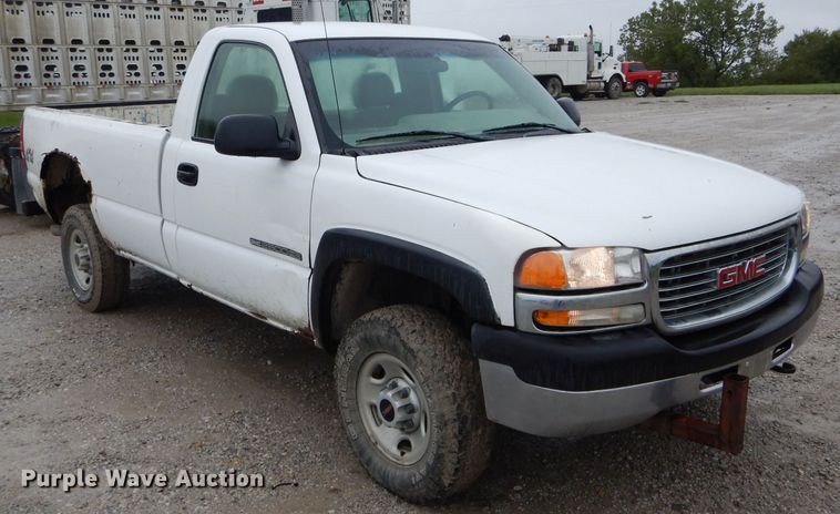 image for item FI9675 2002 GMC Sierra 2500HD pickup truck