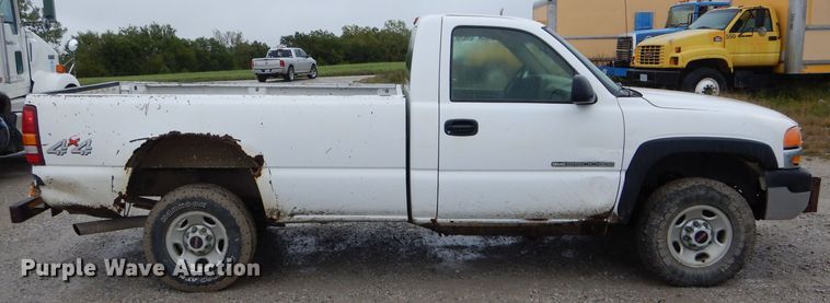 image for item FI9675 2002 GMC Sierra 2500HD pickup truck