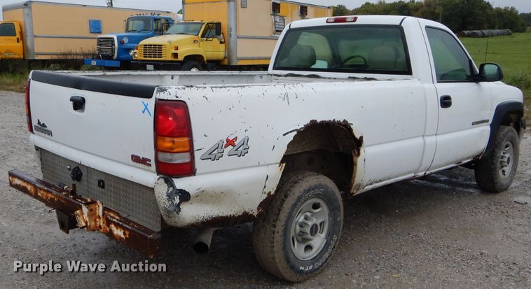 image for item FI9675 2002 GMC Sierra 2500HD pickup truck