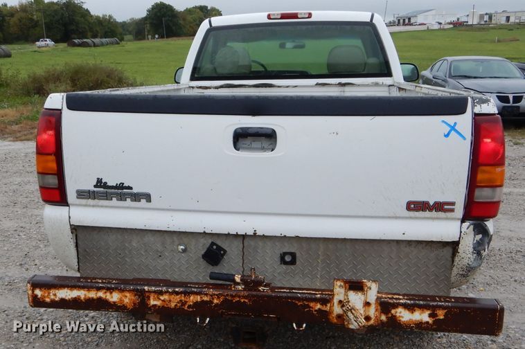 image for item FI9675 2002 GMC Sierra 2500HD pickup truck