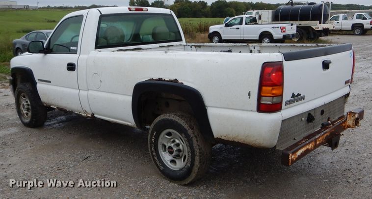 image for item FI9675 2002 GMC Sierra 2500HD pickup truck