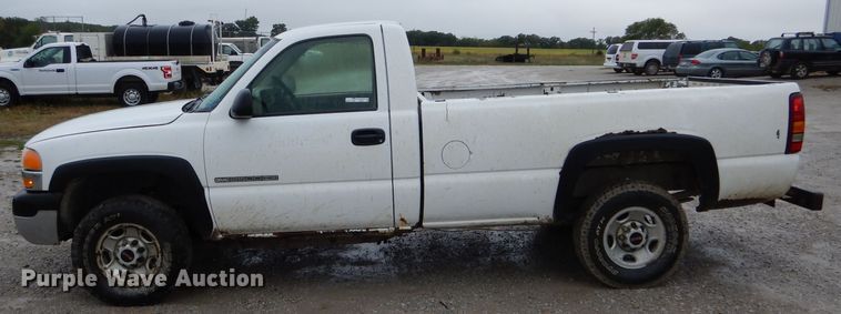 image for item FI9675 2002 GMC Sierra 2500HD pickup truck