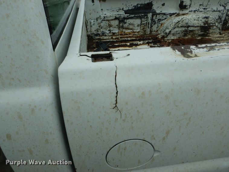 image for item FI9675 2002 GMC Sierra 2500HD pickup truck