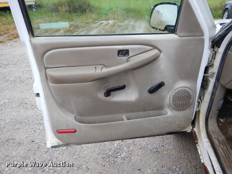 image for item FI9675 2002 GMC Sierra 2500HD pickup truck